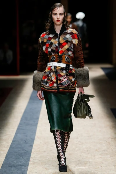 Look 12
